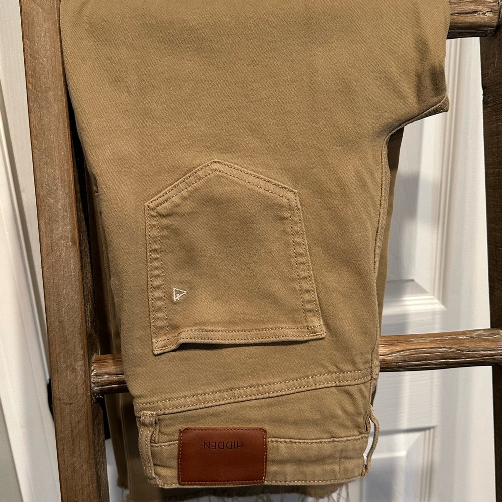 Hidden Women's Tan Cropped Pants
